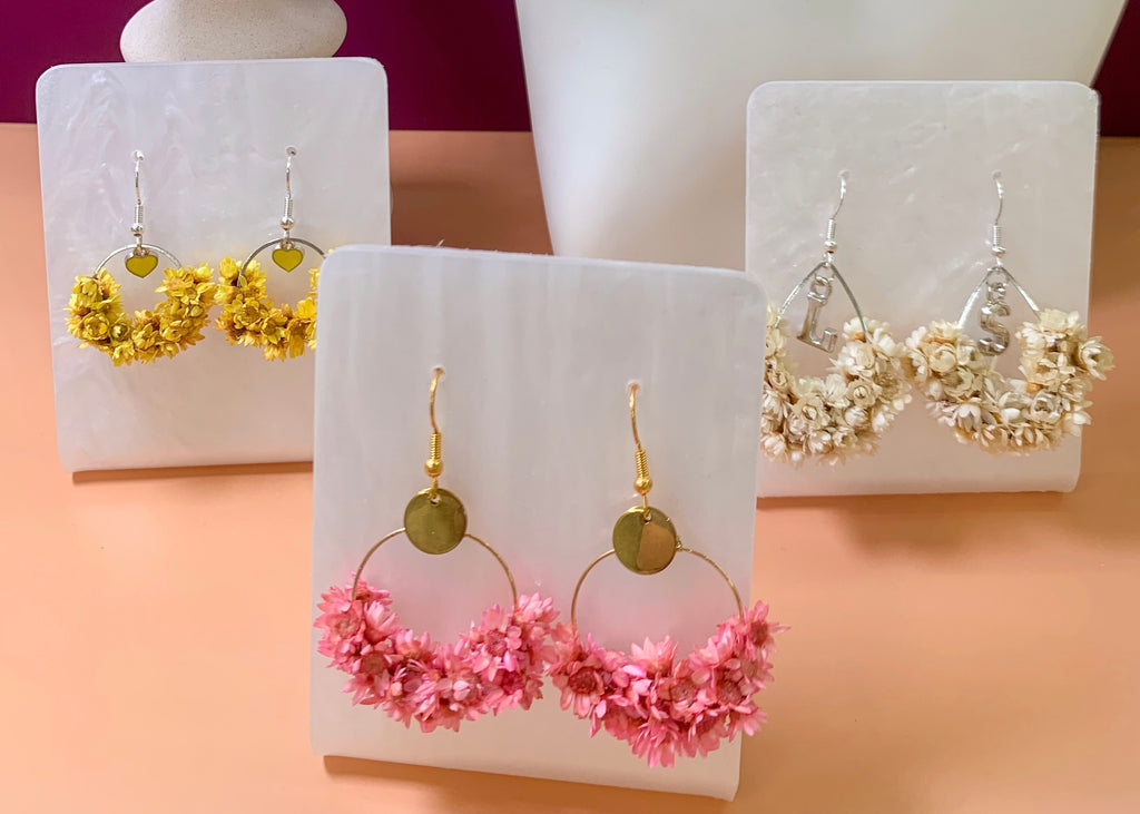 Atelier boucles d'oreilles en fleurs stabilisées